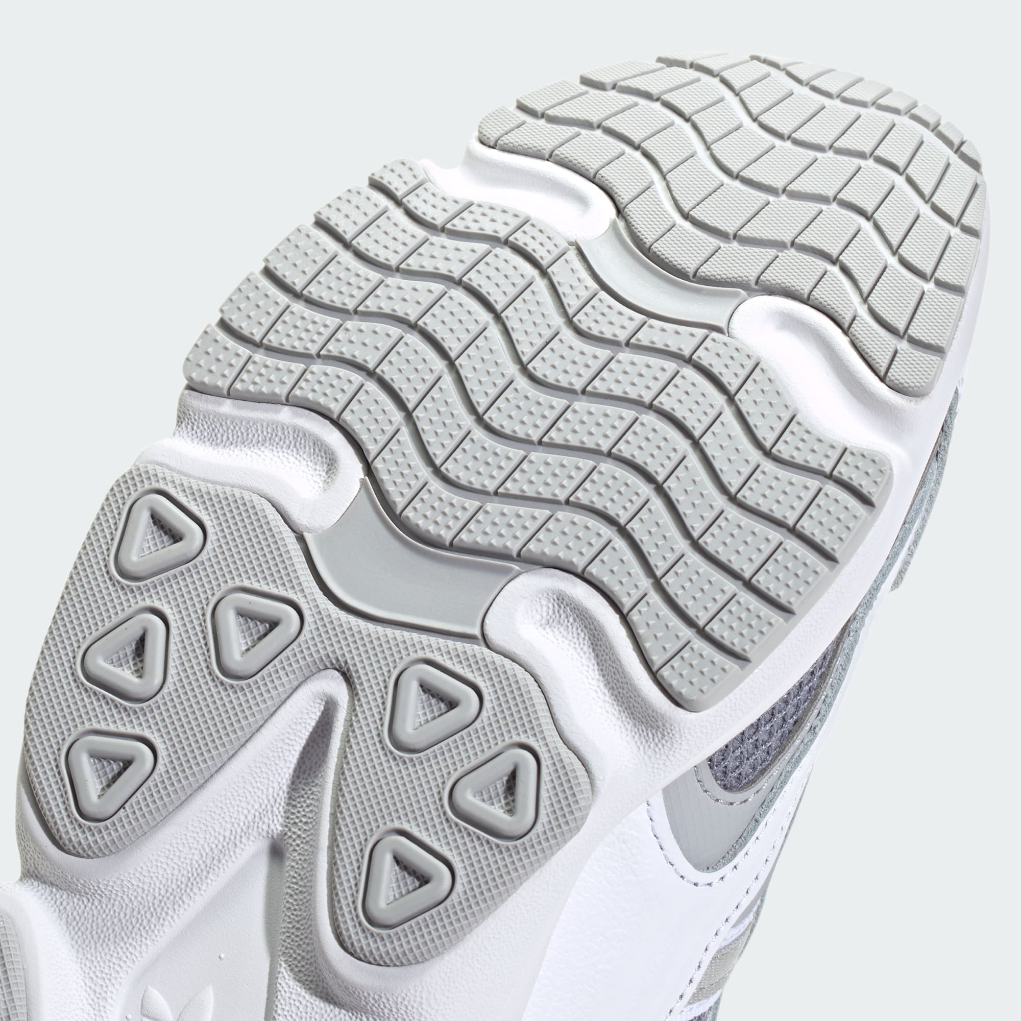 حذاء سنيكر اديداس Ozmillen