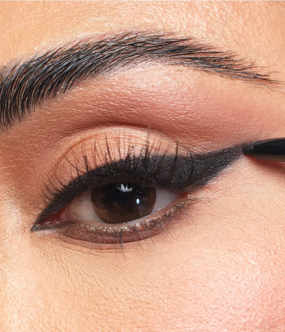 עפרון אייליינר Huda Beauty Creamy Kohl Longwear Eye Pencil