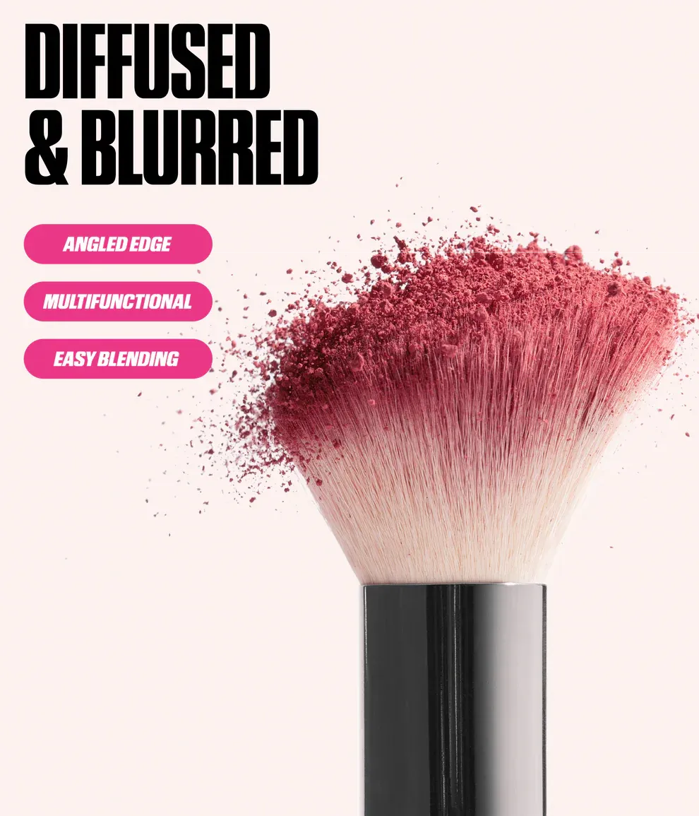 فرشاة مكياج Huda Beauty Diffusing Cheek Brush