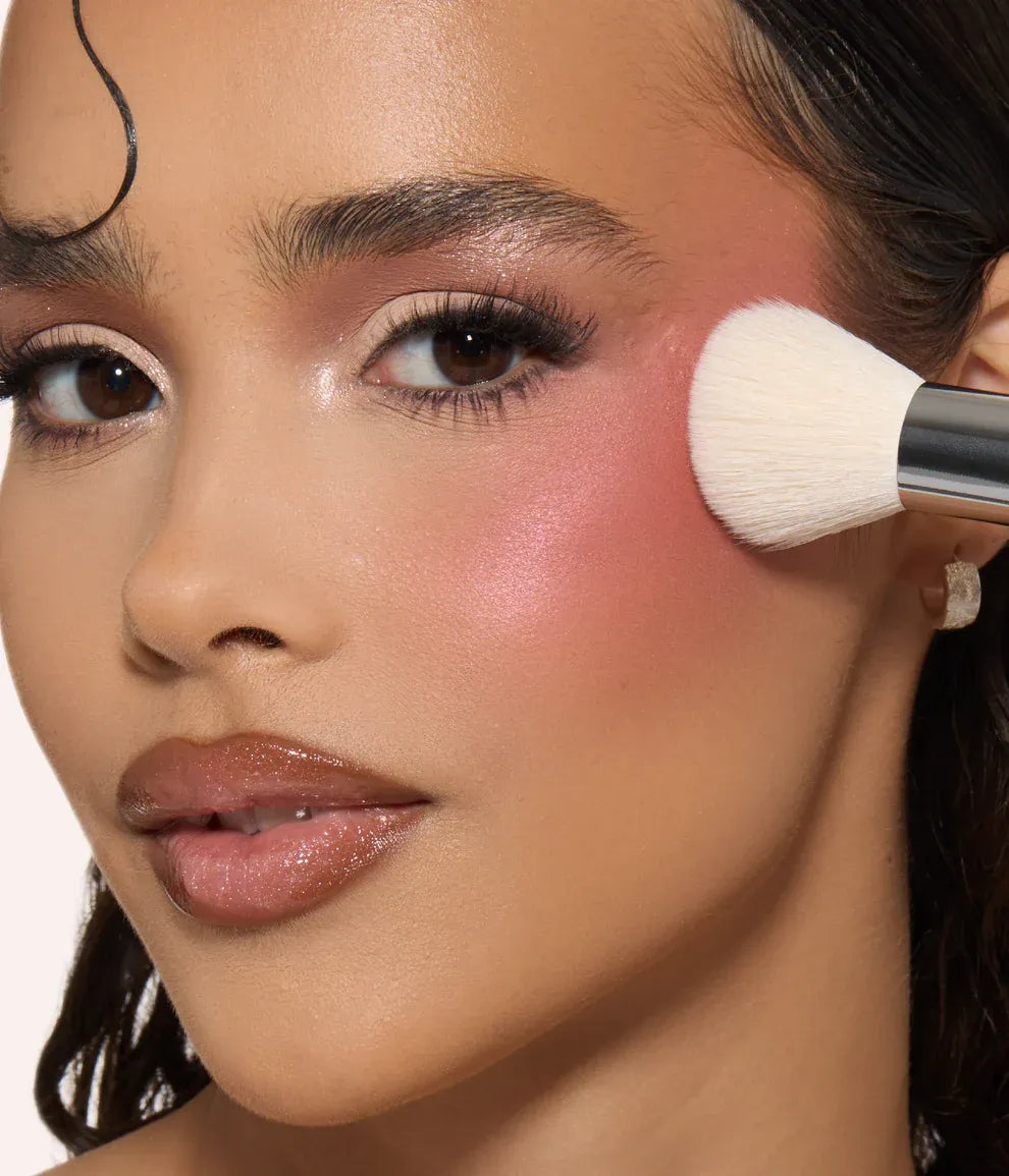 فرشاة مكياج Huda Beauty Diffusing Cheek Brush