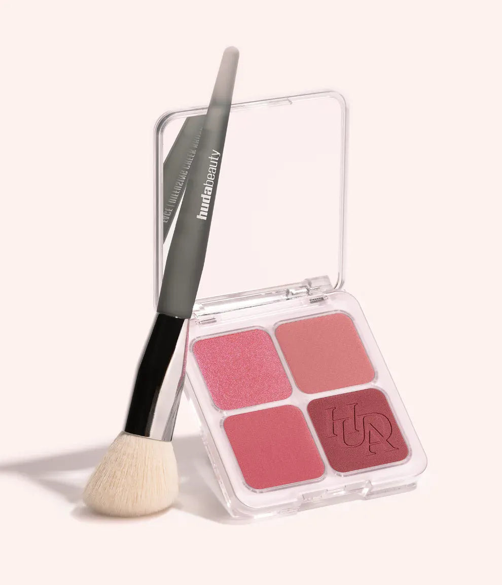 فرشاة مكياج Huda Beauty Diffusing Cheek Brush