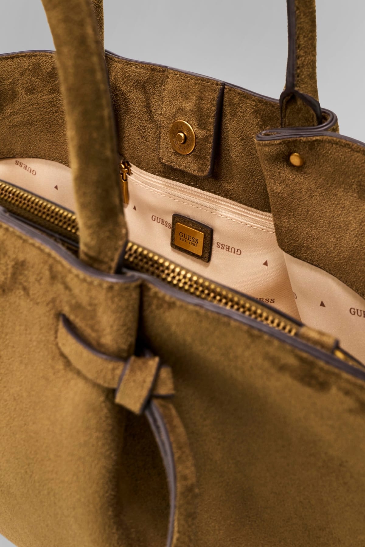 תיק גס Elyse Girlfriend Satchel