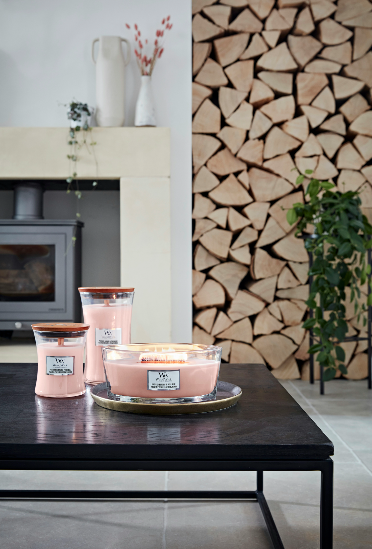 נר ריחני וודוויק Pressed Blooms and Patchouli Medium