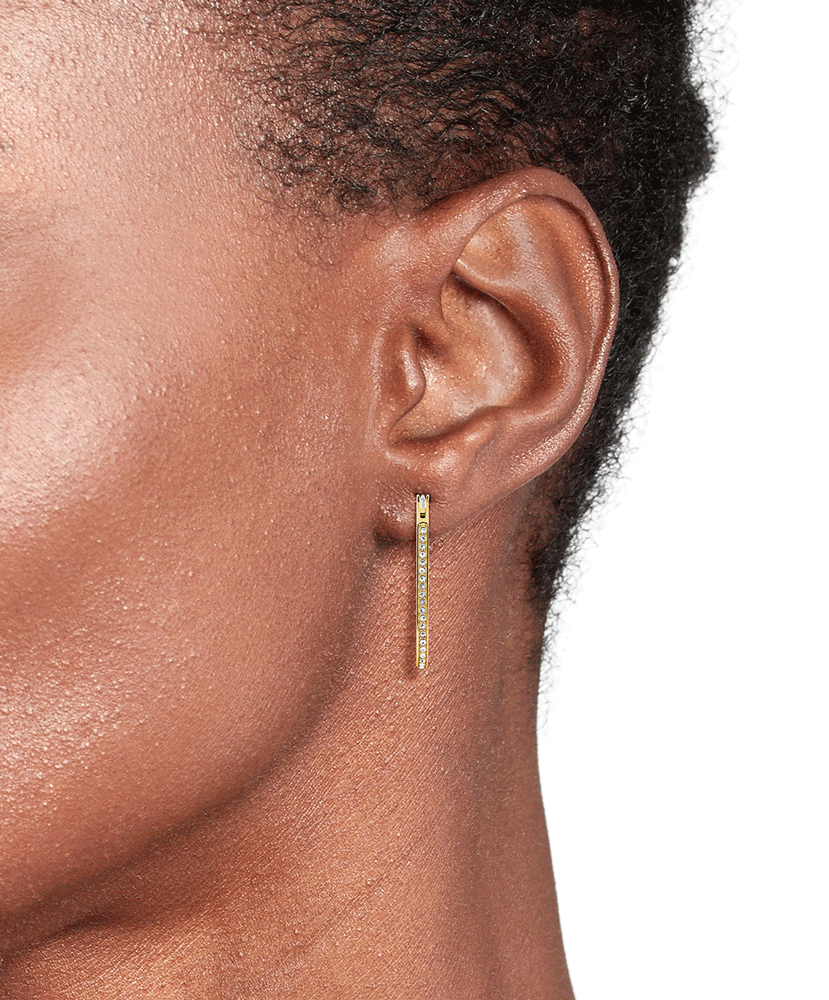 اقراط تومي هيلفيجر