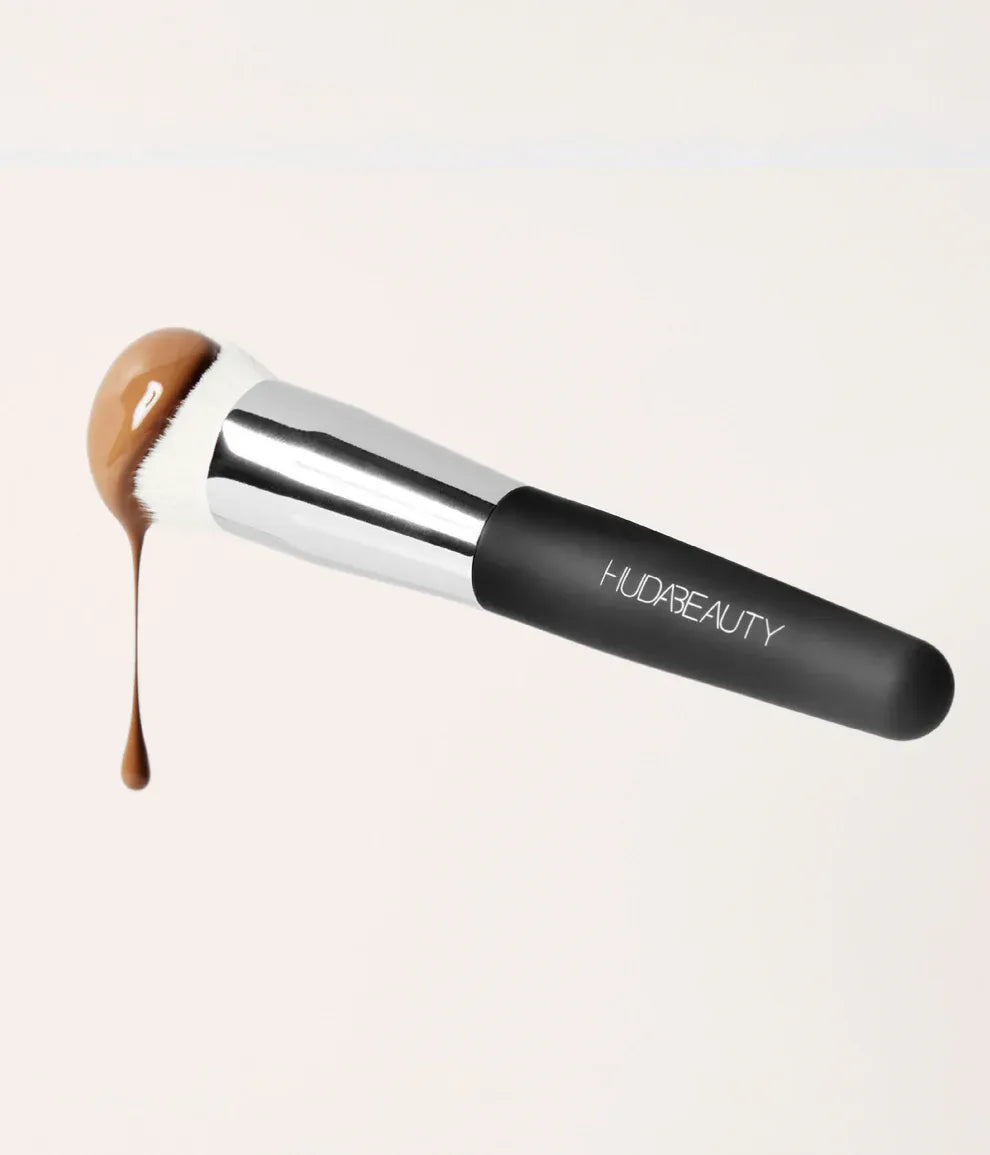 فرشاة مكياج Huda Beauty Easy Blur Base Brush