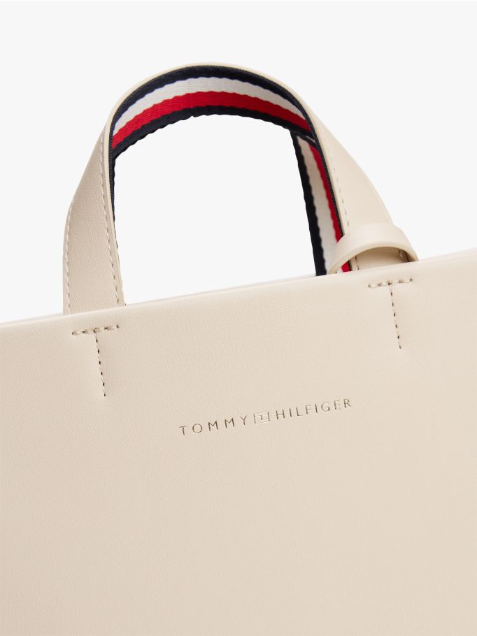 תיק טומי הילפיגר Logo Luggage Tag Crossbody Shopper