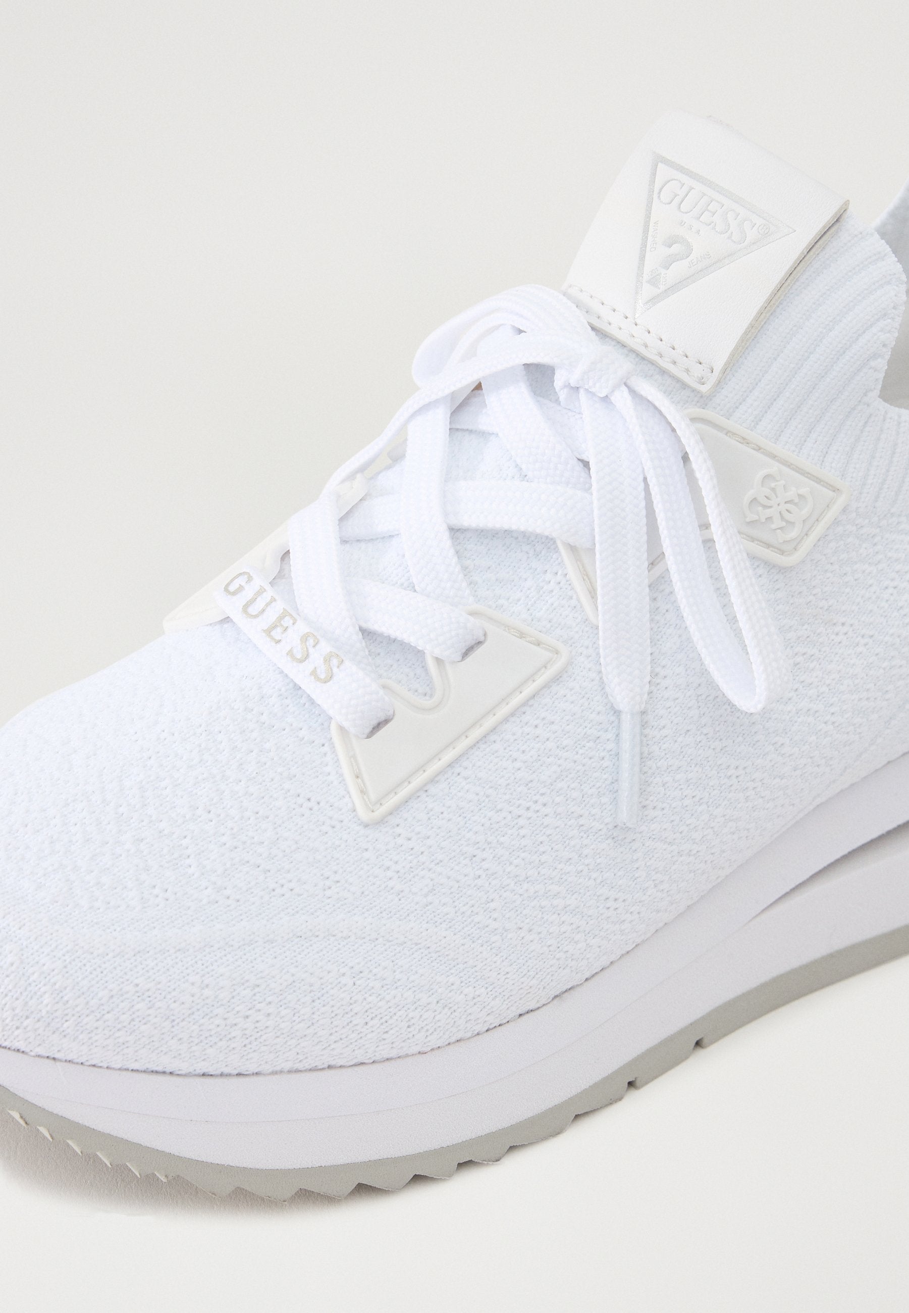 סניקרס גס Esti