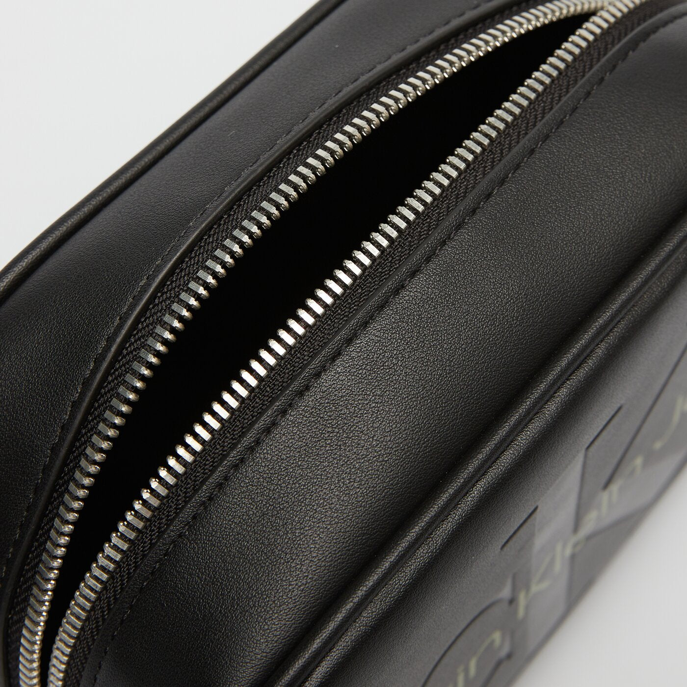 תיק קלווין קליין Sculpted Camera