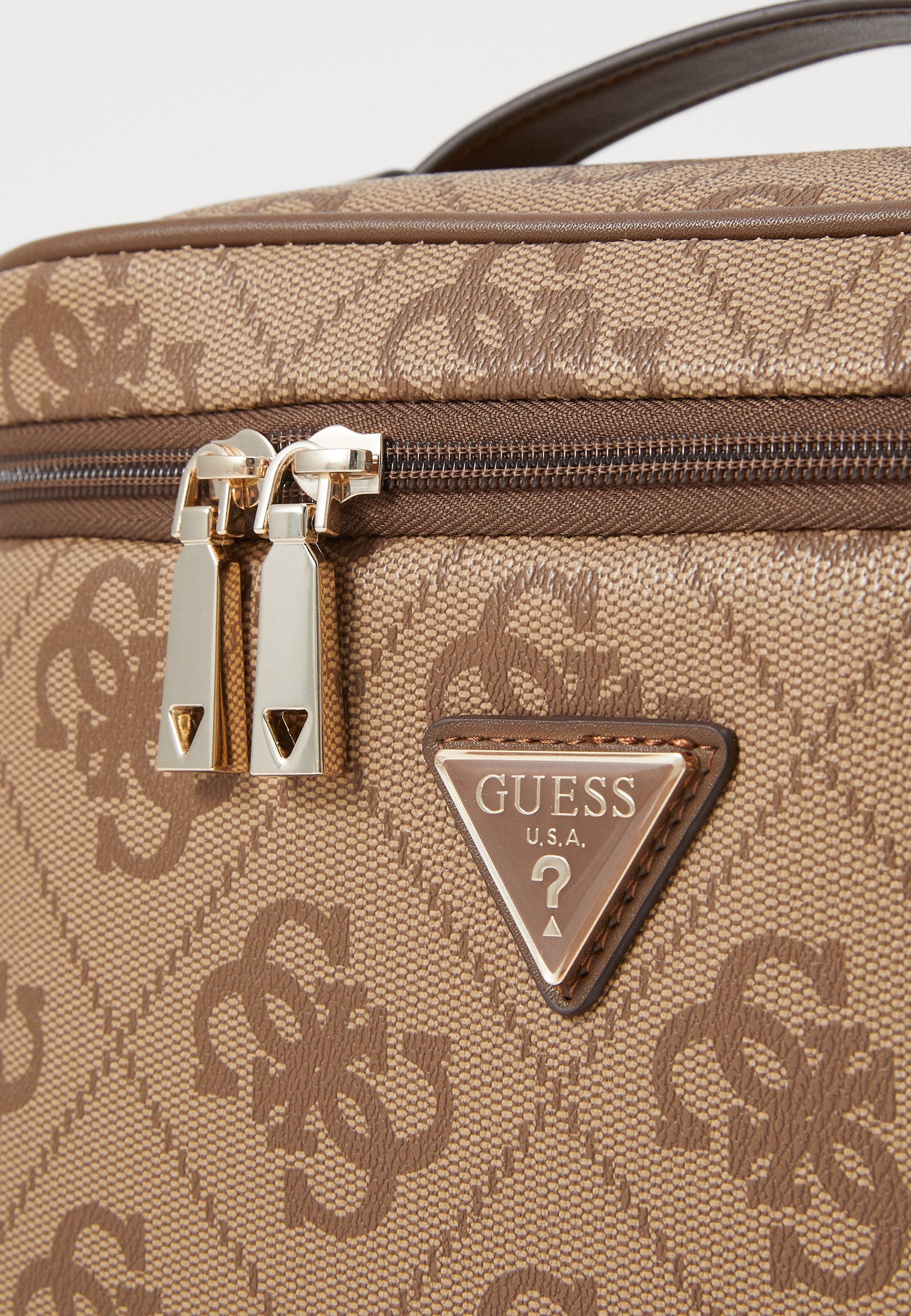 حقيبة جيس Berta Toiletry Train Case