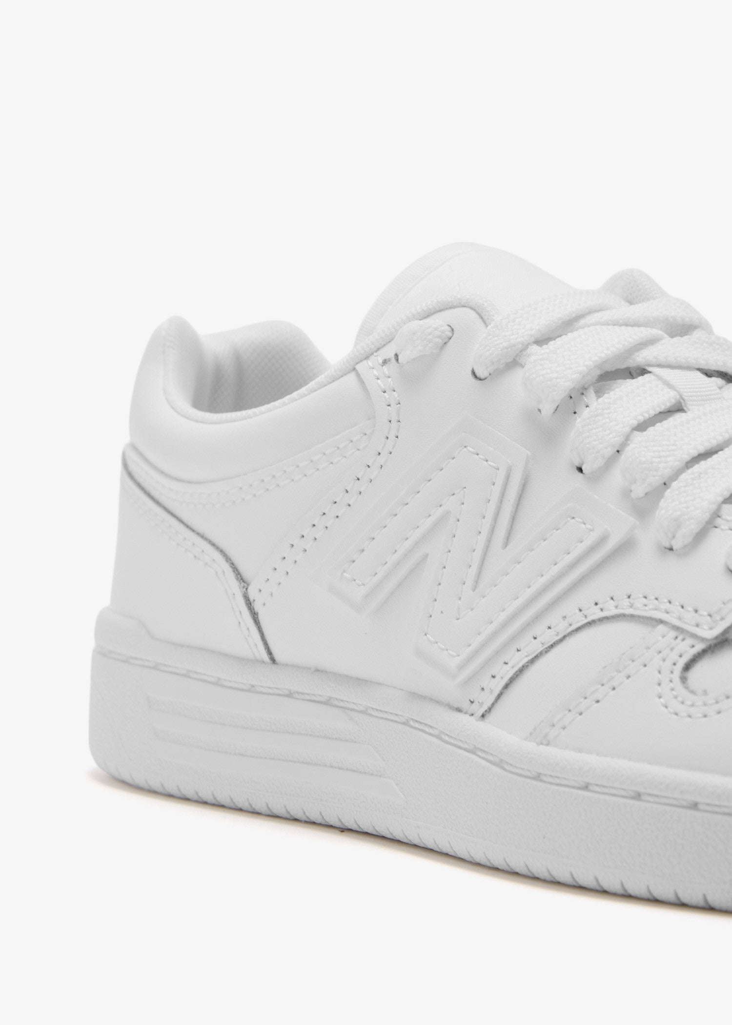 סניקרס ניו באלנס