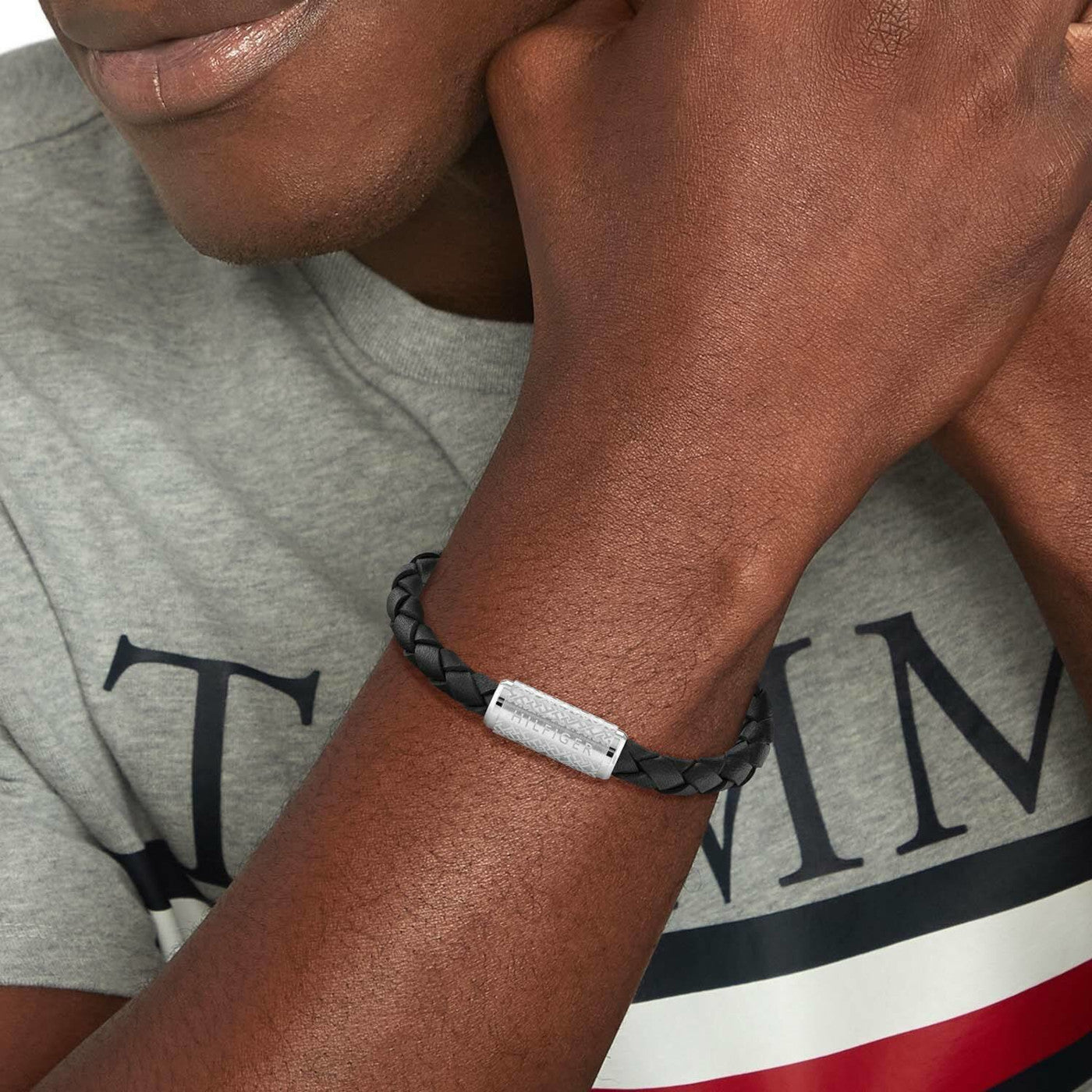 اسوارة تومي هيلفيجر